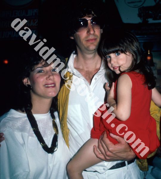 Howard Stern and family 1983, NYC.jpg